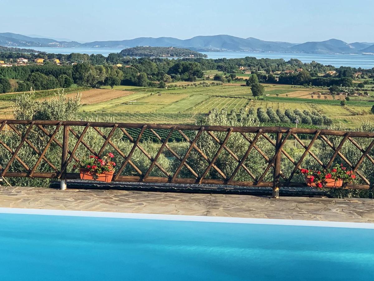 Agriturismo Annibale Tuoro sul Trasimeno Buitenkant foto